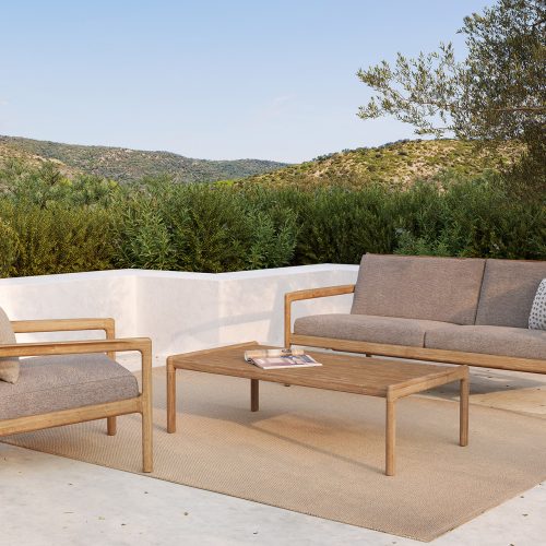 10258_10254_10253_Teak_Jack_outdoor_coffee_table_sofa_mocha_lounge_21205_Nomad_indoor-outdoor_rug_21101_Dots_cushion_21106_Boucle_cushion_WEB