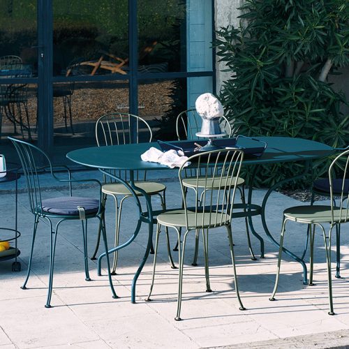 chaise-et-table-Fermob-mobilier-de-jardin