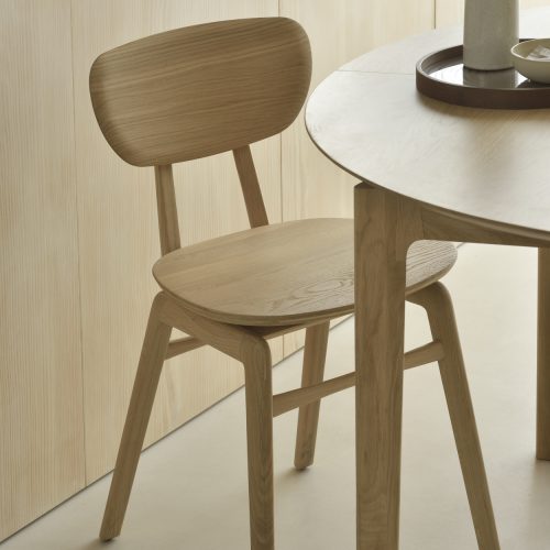 51527_Oak_Bok_round_extendable_dining_table_50664_Oak_Pebble_chair_det1_WEB