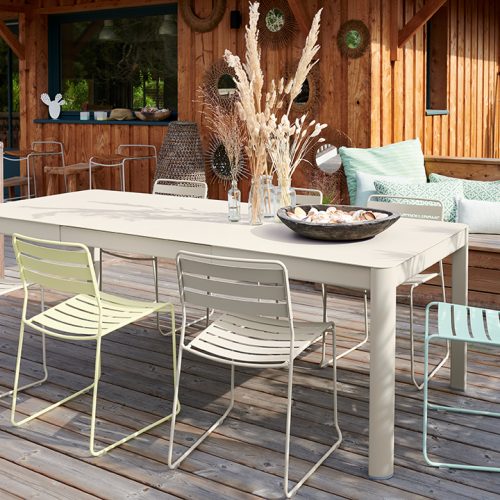 Table-et-chaises-collection-Ribambelle-collection-Surprising-mobilier-de-jardin-Fermob