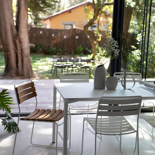 CALVI_SURPRISING_BLANC_COTON_TECK_IOS_GRIS_ARGILE_KONG_VISUEL2022_SARAH_BALHADERE_4